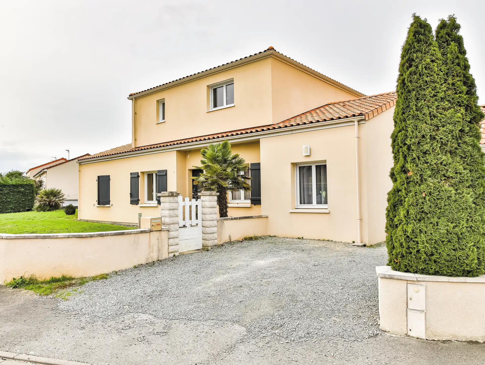 Maison individuelle surélevée d'un étage
